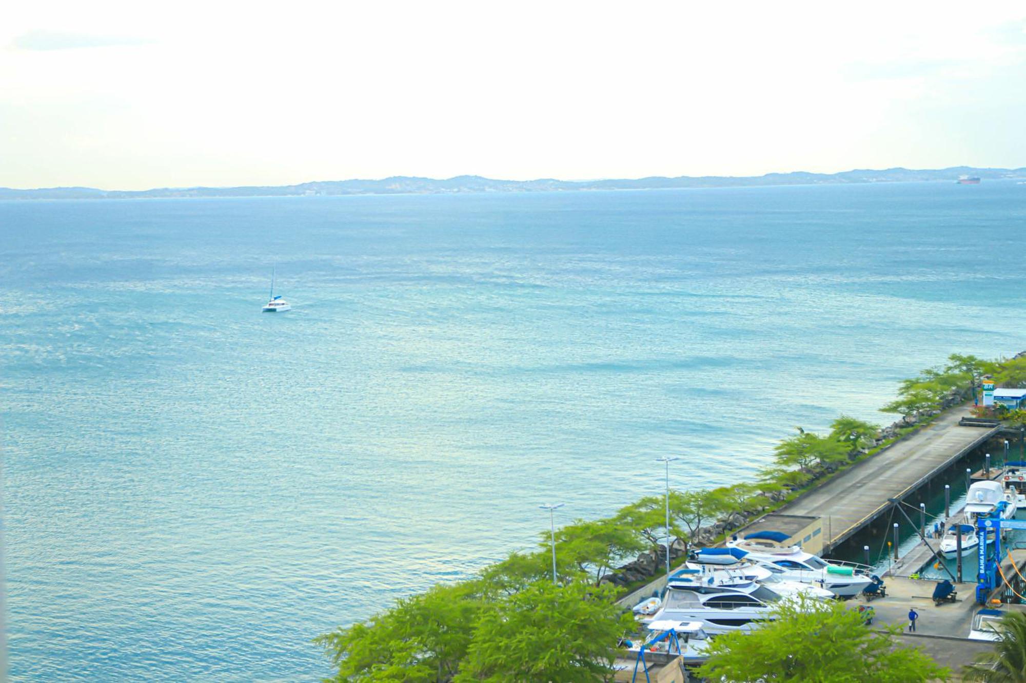 Cloc Marina Vista Mar P/ A Baia De Todos Os Santos Leilighet Salvador Eksteriør bilde