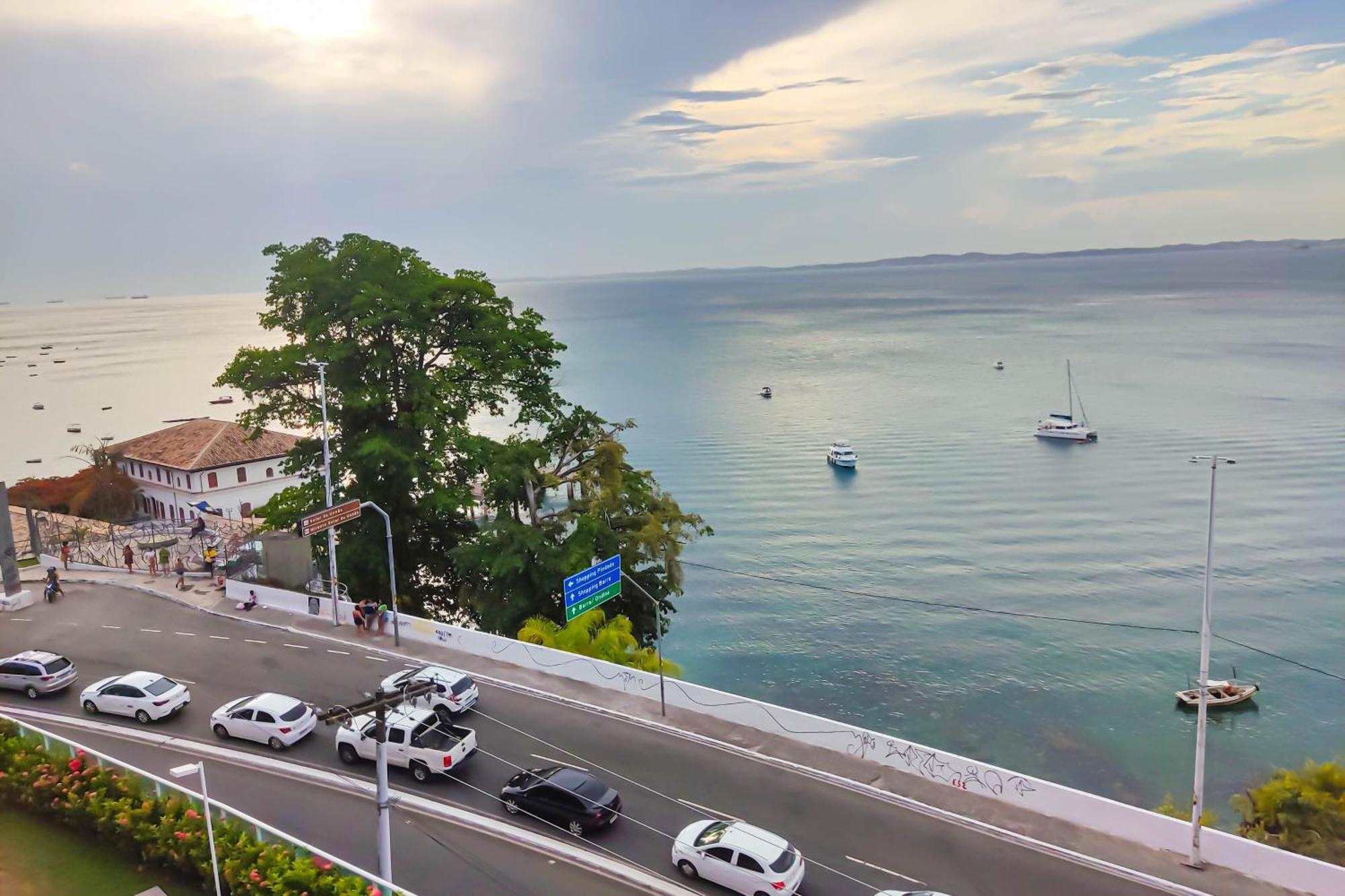 Cloc Marina Vista Mar P/ A Baia De Todos Os Santos Leilighet Salvador Eksteriør bilde